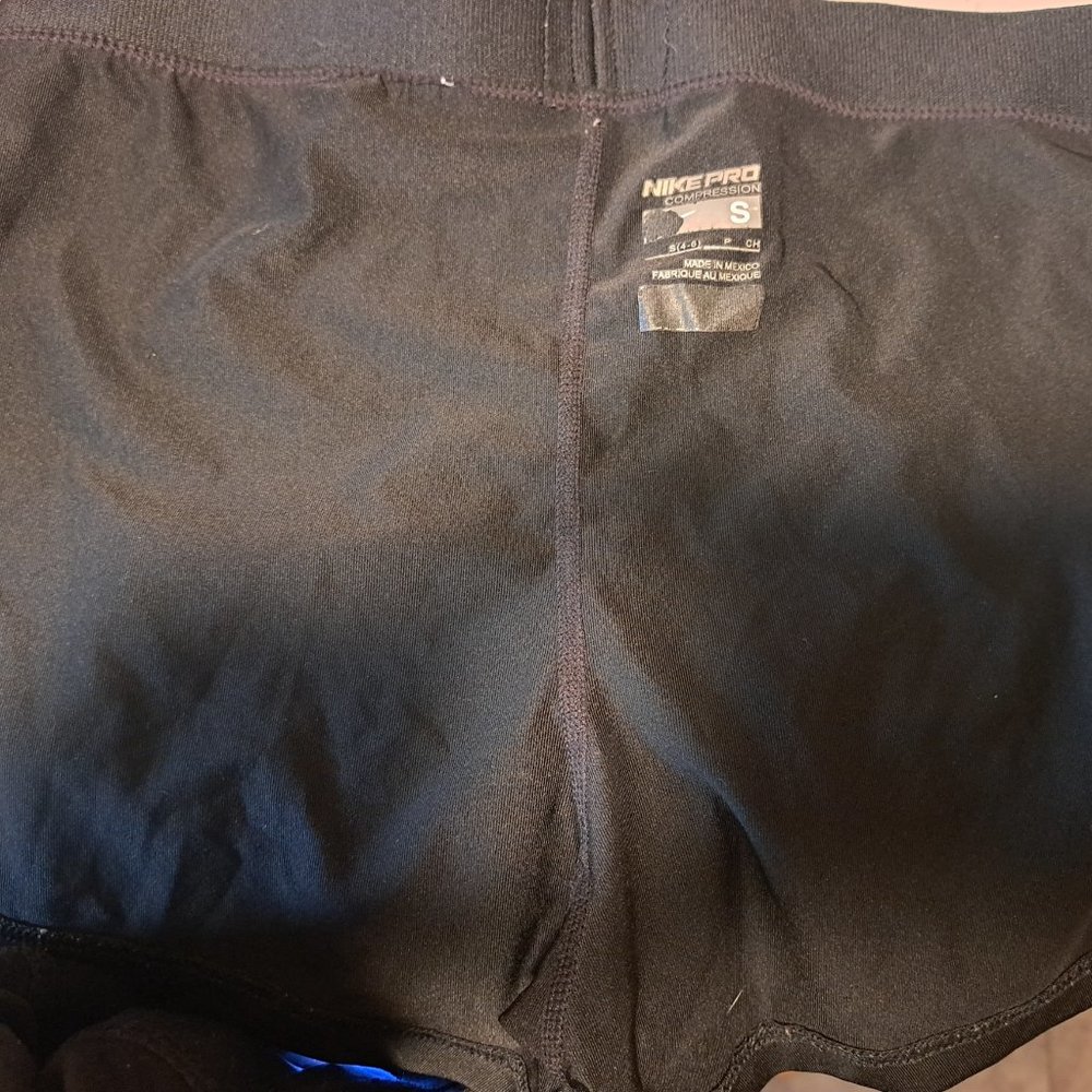 Workout shorts - Picture 2 of 2
